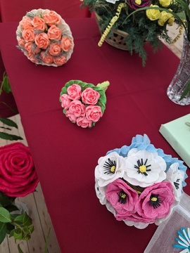 Tuhinjska dolina spet polna cvetja iz krep papirja (6)